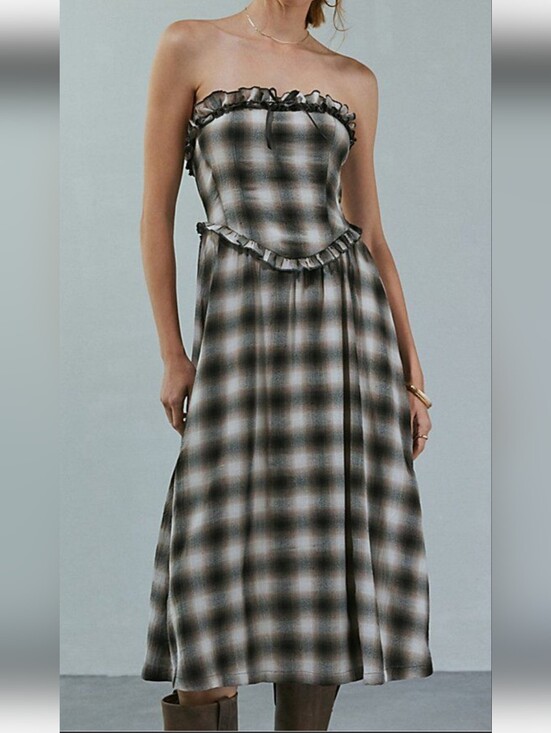 Kimchi Blue Dresses & Skirts - NWOT Kimchi Blue Strapless Plaid Midi Dress in Black and Cream